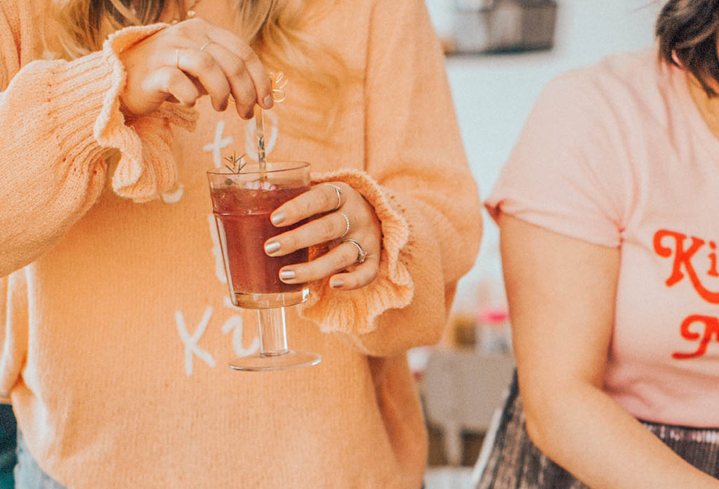 How to throw the best Galentine's Day party,  gin & tonic