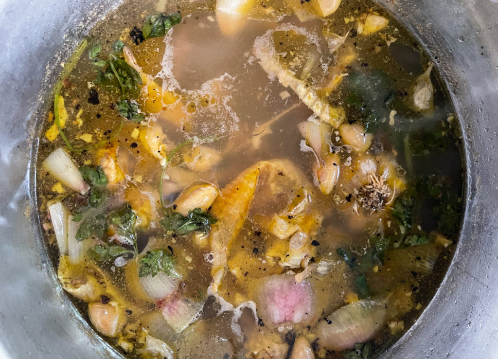 The best of recipes, Easy Homemade Chicken Bone Broth