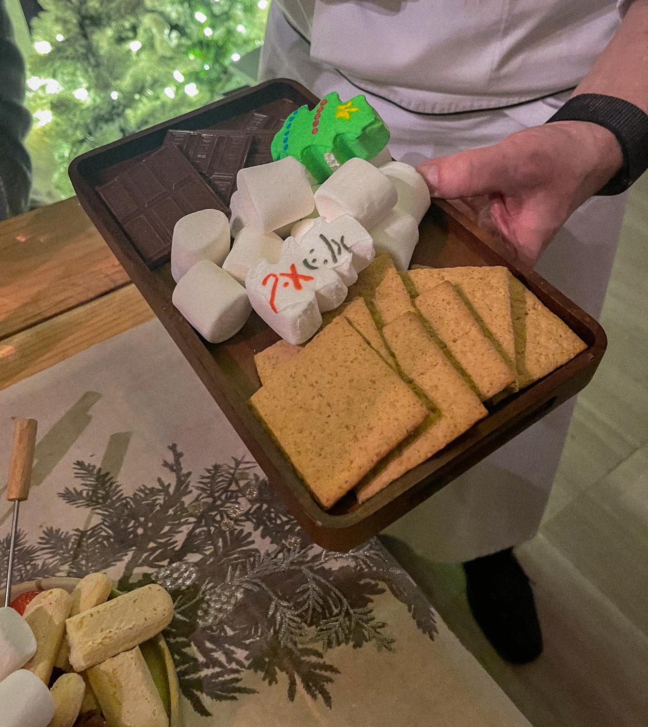 A Winter dream in the middle of Los Angeles – festive s'mores kit
