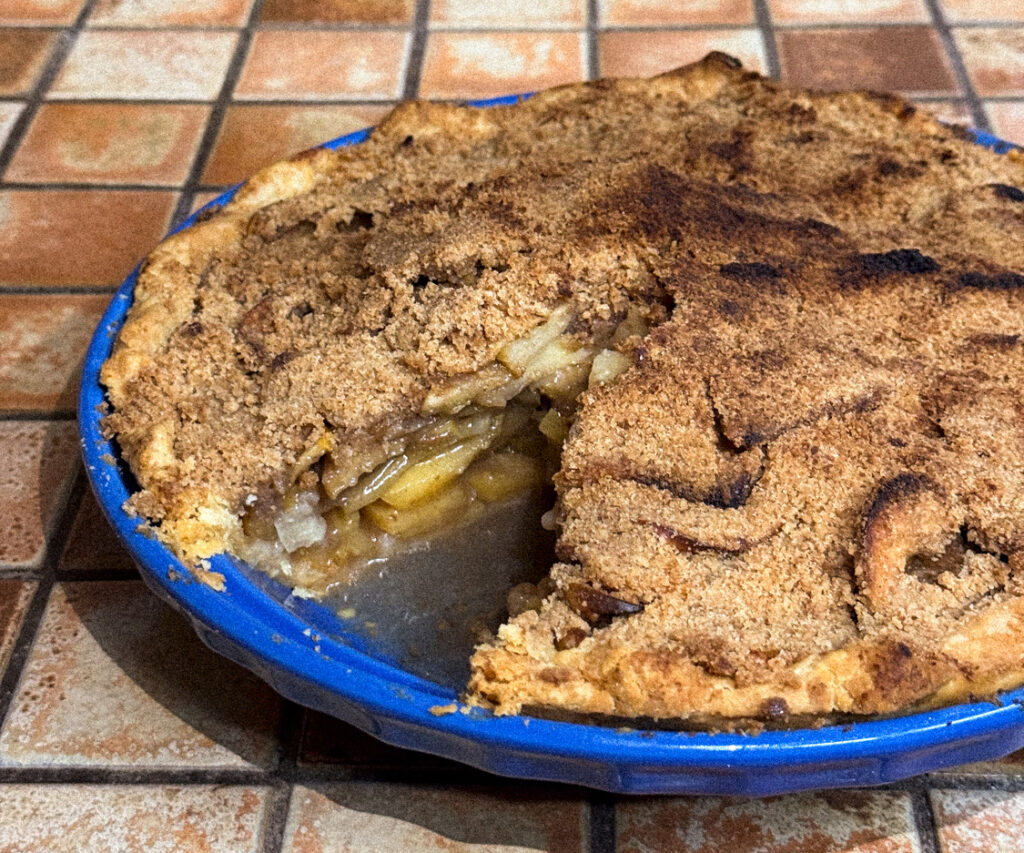 My new favorite seasonal activity and the best apple pie recipe, cinnamon crumble apple pie – From California to Italy