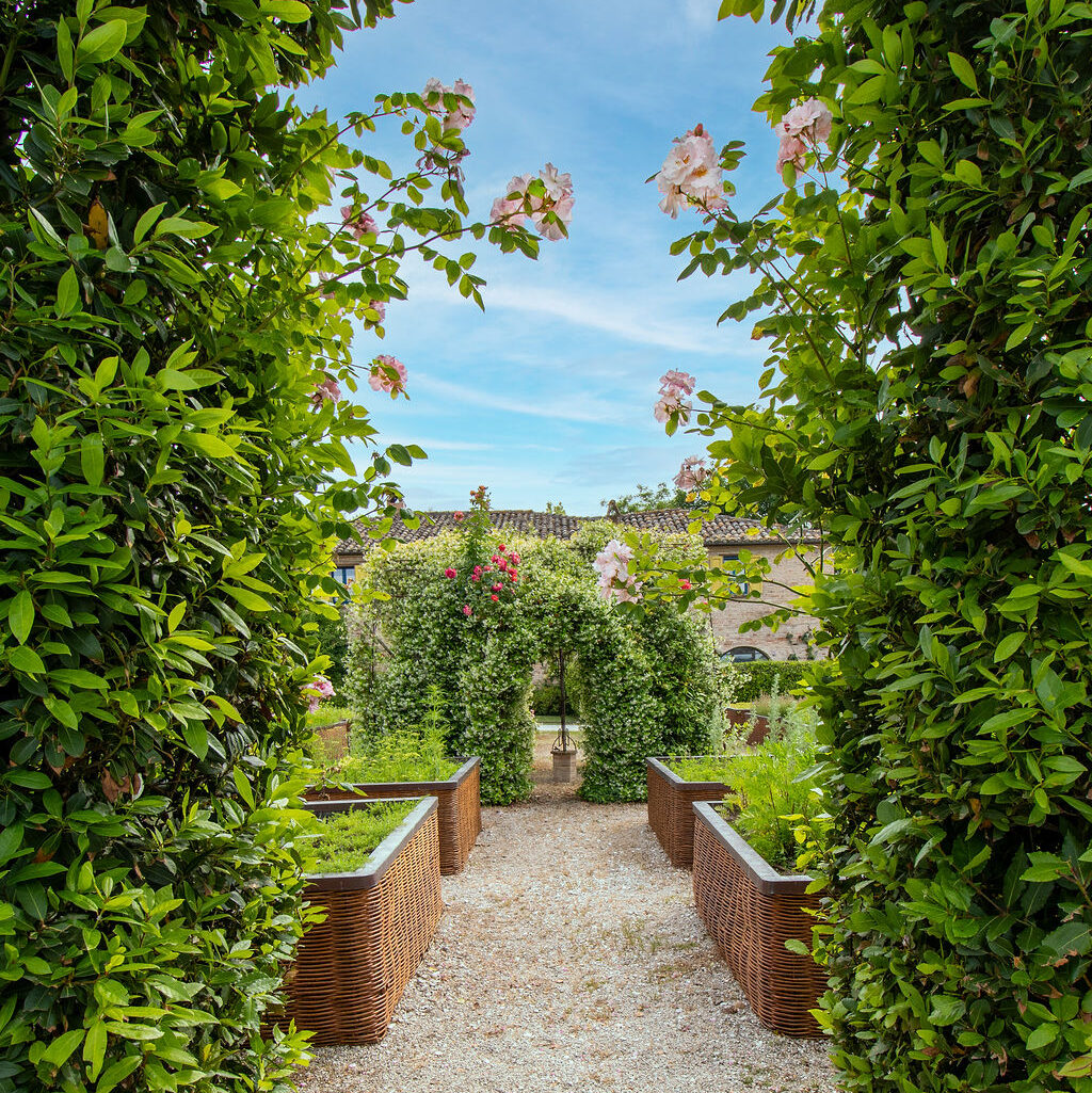 Dreaming of a destination wedding? botanical garden – from California to Italy